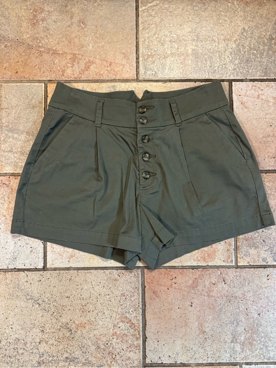 Arizona Jean Company Pants - Arizona Jean Co. Women’s Olive Green Pleated Exposed Button Fly Shorts Size 7